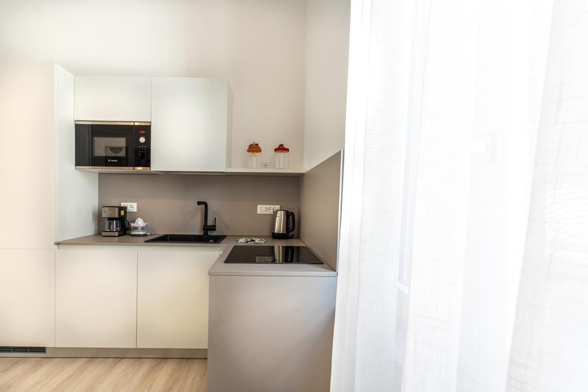 Orange Apartment *